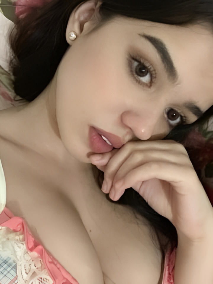 Моника привлекательная девушка из Сочи цена от 2000 руб