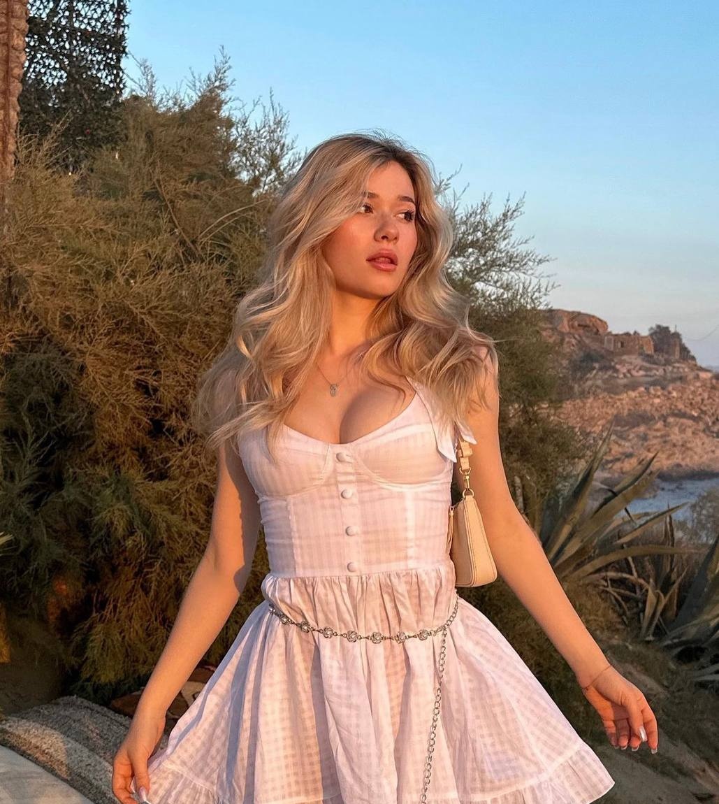 Настенька привлекательная девушка из Сочи цена от 3000 руб